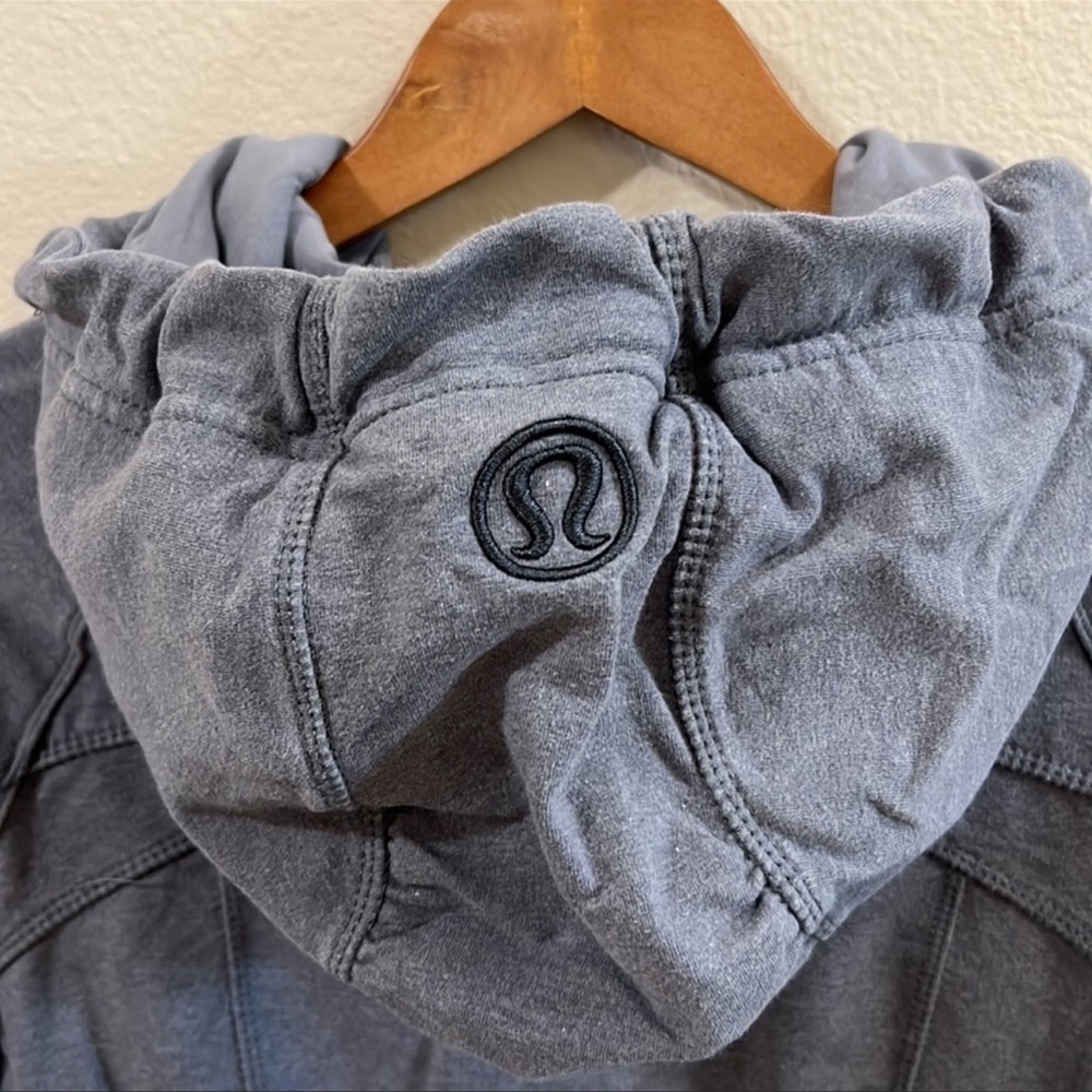 Lululemon Scuba Gray Hooded Women Sz 4 Zip Up Sweater
